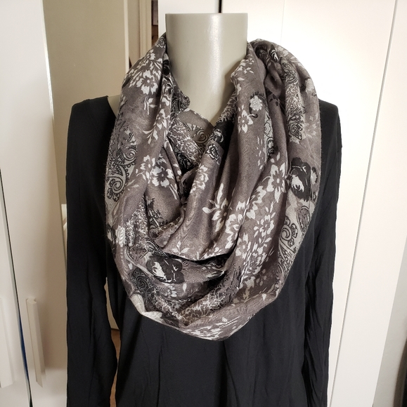 Accessories - Infinty scarf